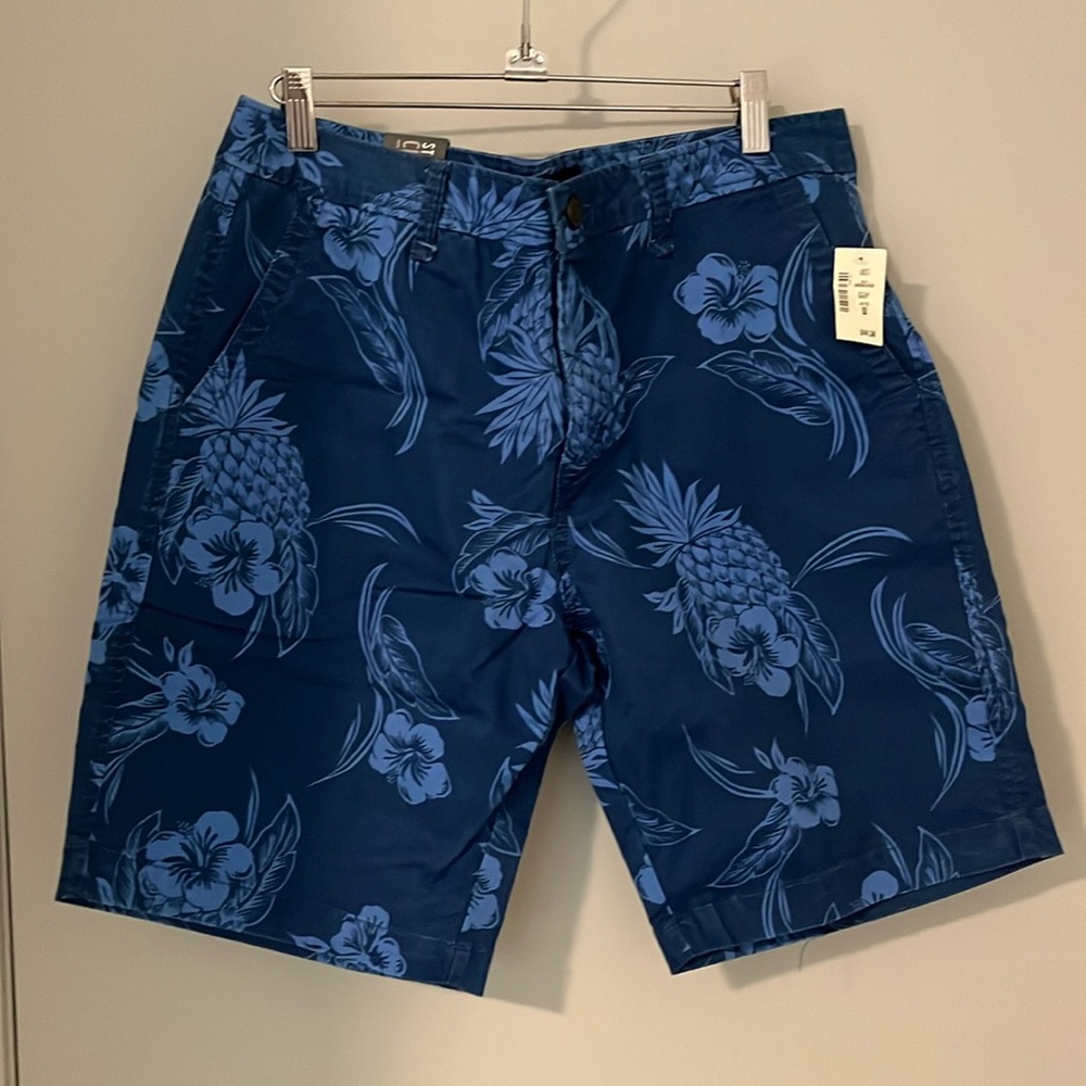 Aeropostale men shorts, size 33 waist and navy blue. New with tags.